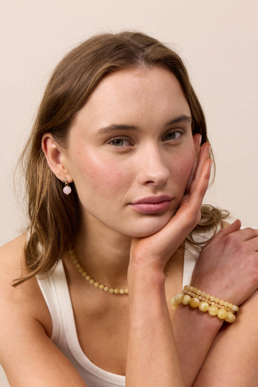 Soï - Petite Gul Jade Stretch Armbånd
