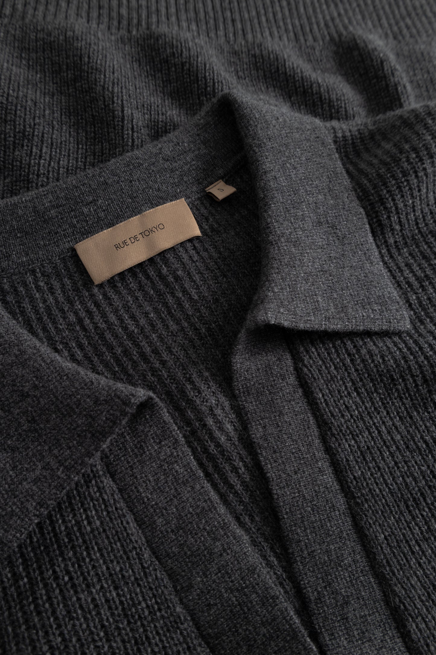 Rue de Tokyo - Keita Merino Cashmere Strikbluse, Dark Grey Melange