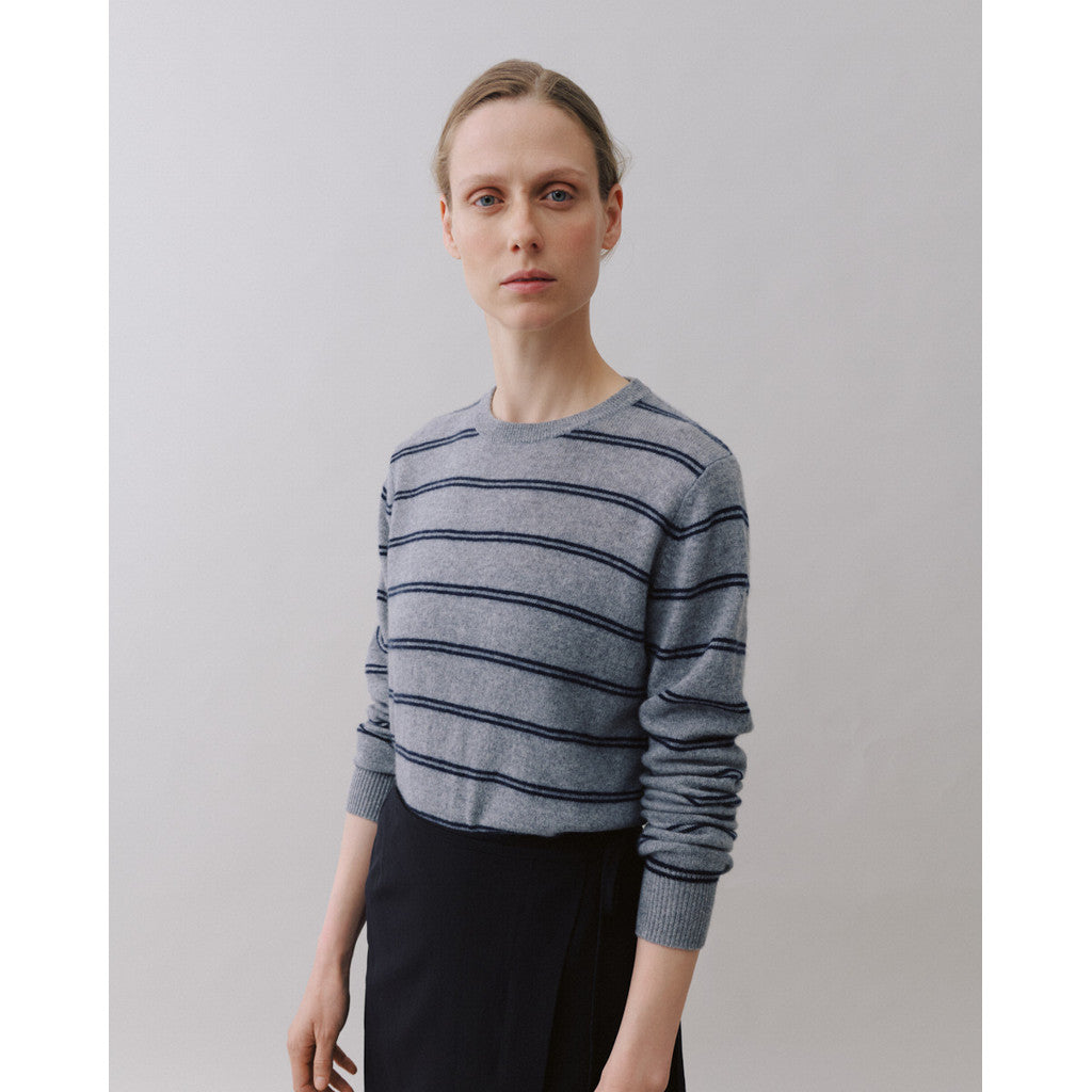 Beta Studios - Noa O-Neck Stripe, Grey Melange/Navy