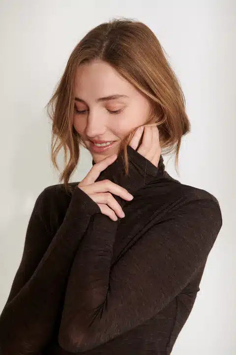 Basic Apparel - Rinja T-Neck, Chocolate Torte