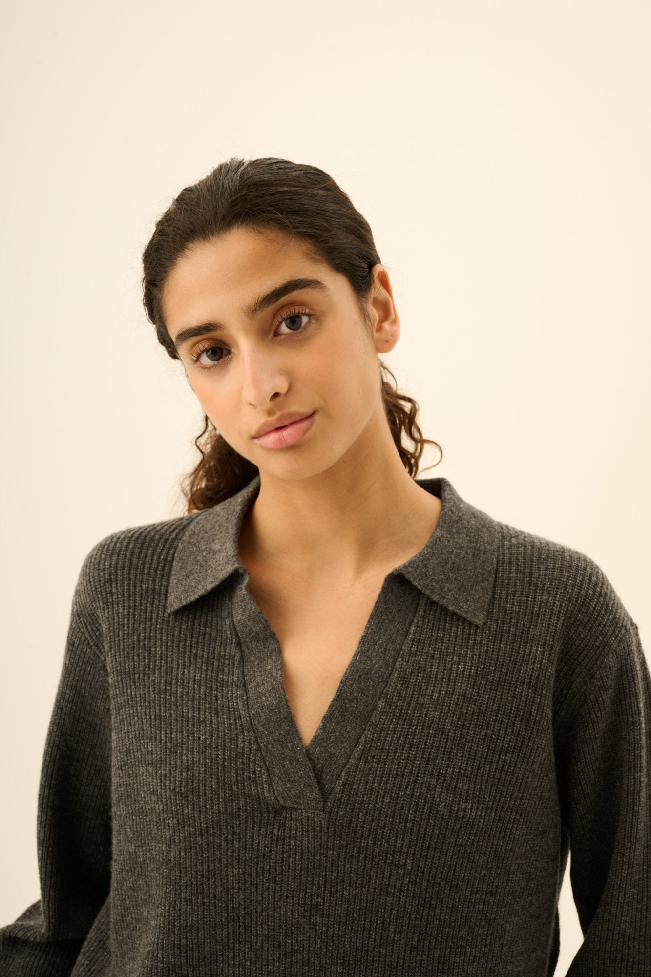 Rue de Tokyo - Keita Merino Cashmere Strikbluse, Dark Grey Melange