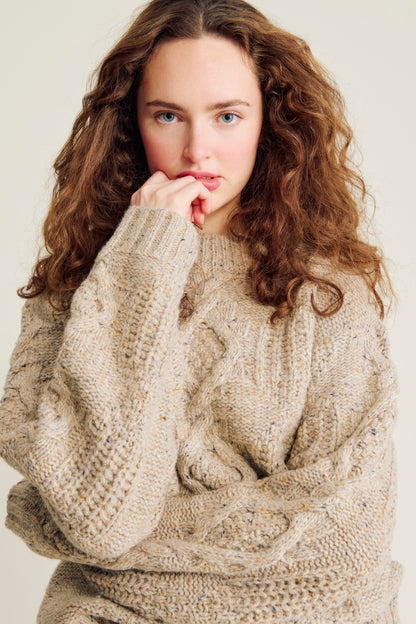Nué Notes - Leskino Crewneck, Oatmeal