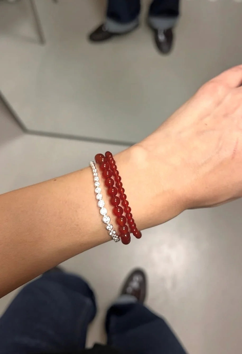 Soï - Petite Rød Jade Stretch Armbånd