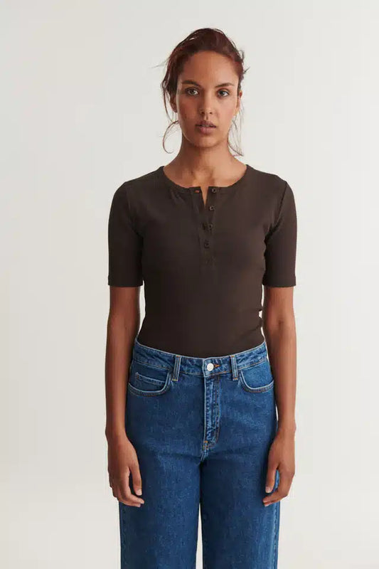Basic Apparel - Ludmilla SS Granddad, Chocolate Torte