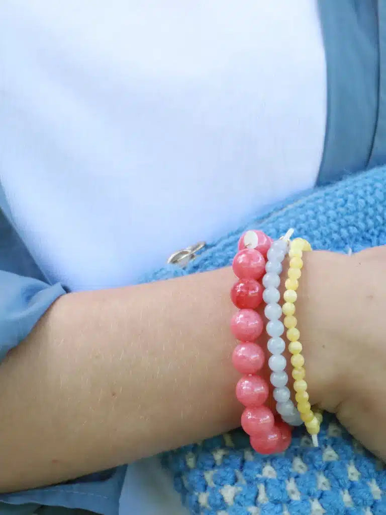 Soï - Petite Gul Jade Stretch Armbånd