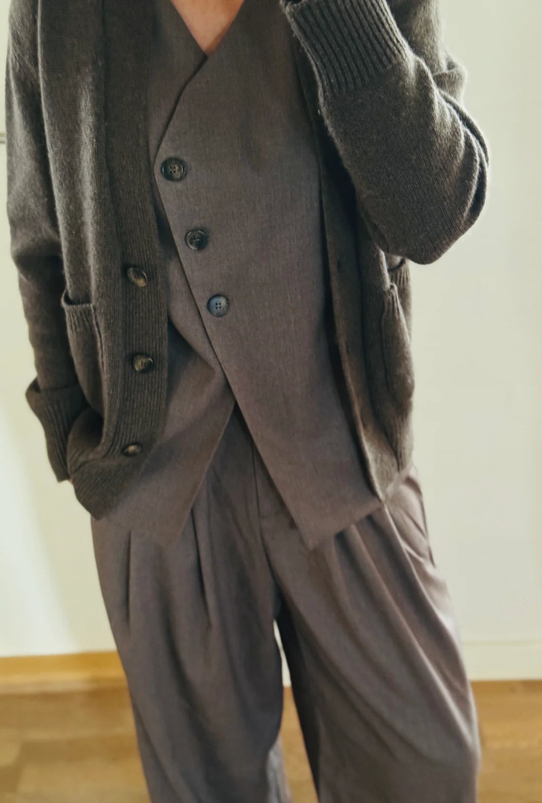 YIN Studio - CASSI Vest, Nougat