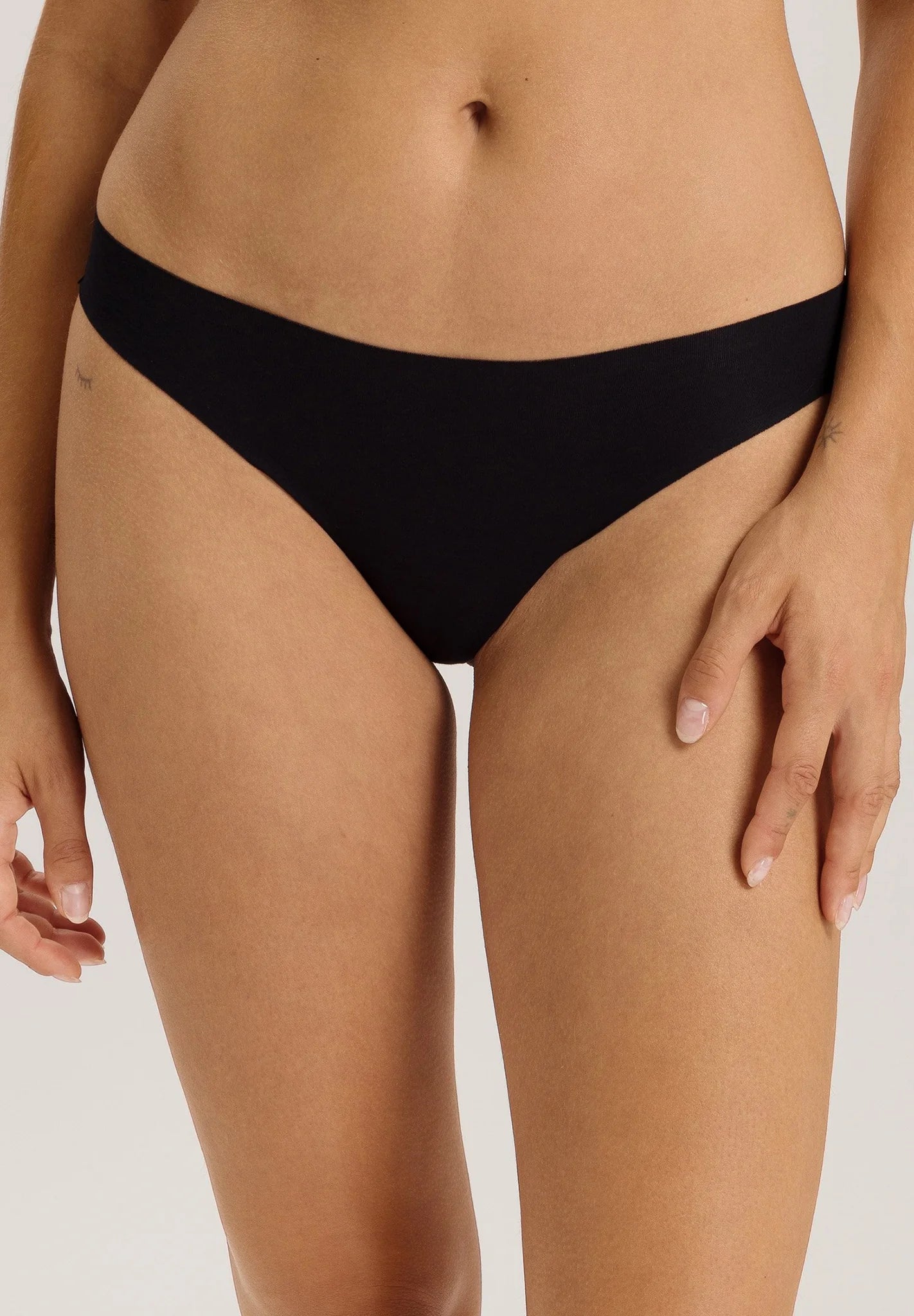 Hanro - Invisible Cotton Thong, Black