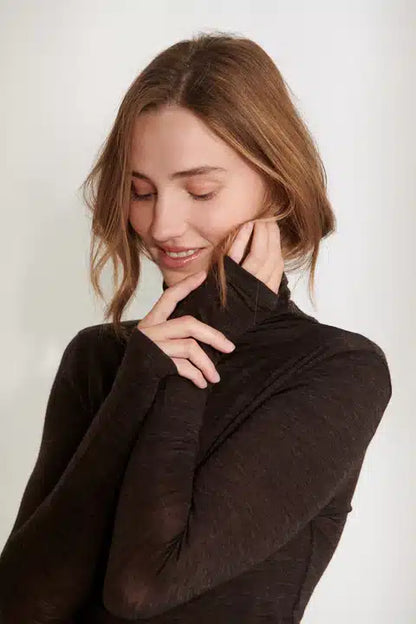Basic Apparel - Rinja T-Neck, Chocolate Torte